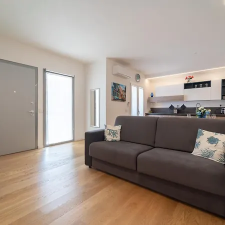 Sapphire House Apartment